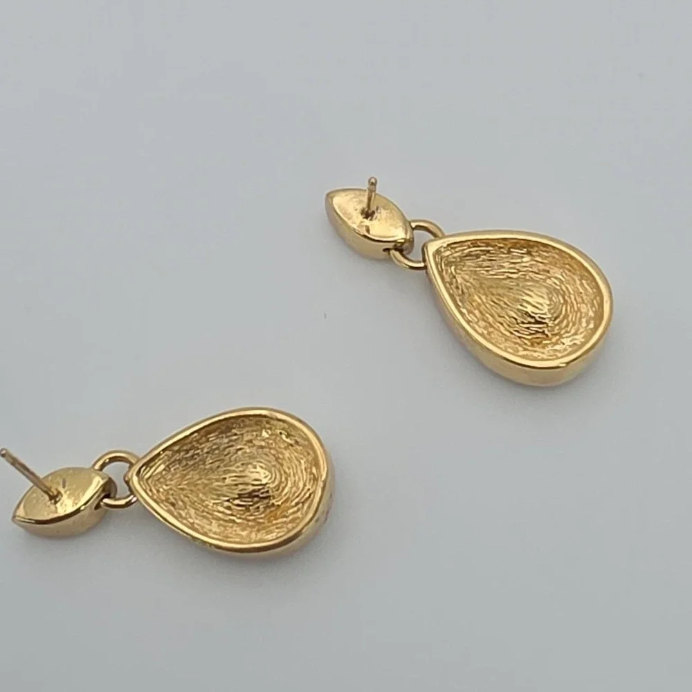 Vtg Signed SWAROVSKI Drop Earrings Plum Colored‎ Pear Cut Crystal 18k Gold Plate